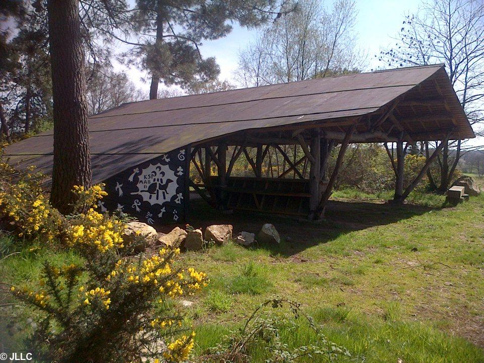 La hutte où va se faire "ar fest al leur nevez" ou bien "la pilerie de place".