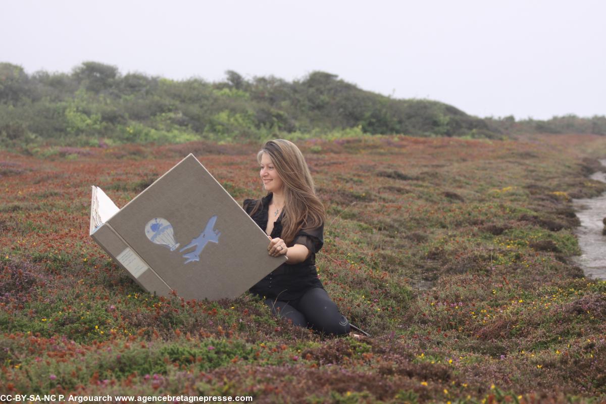 Clémence de Villecourt et "le livre". Clémence de Villecourt et "le livre".