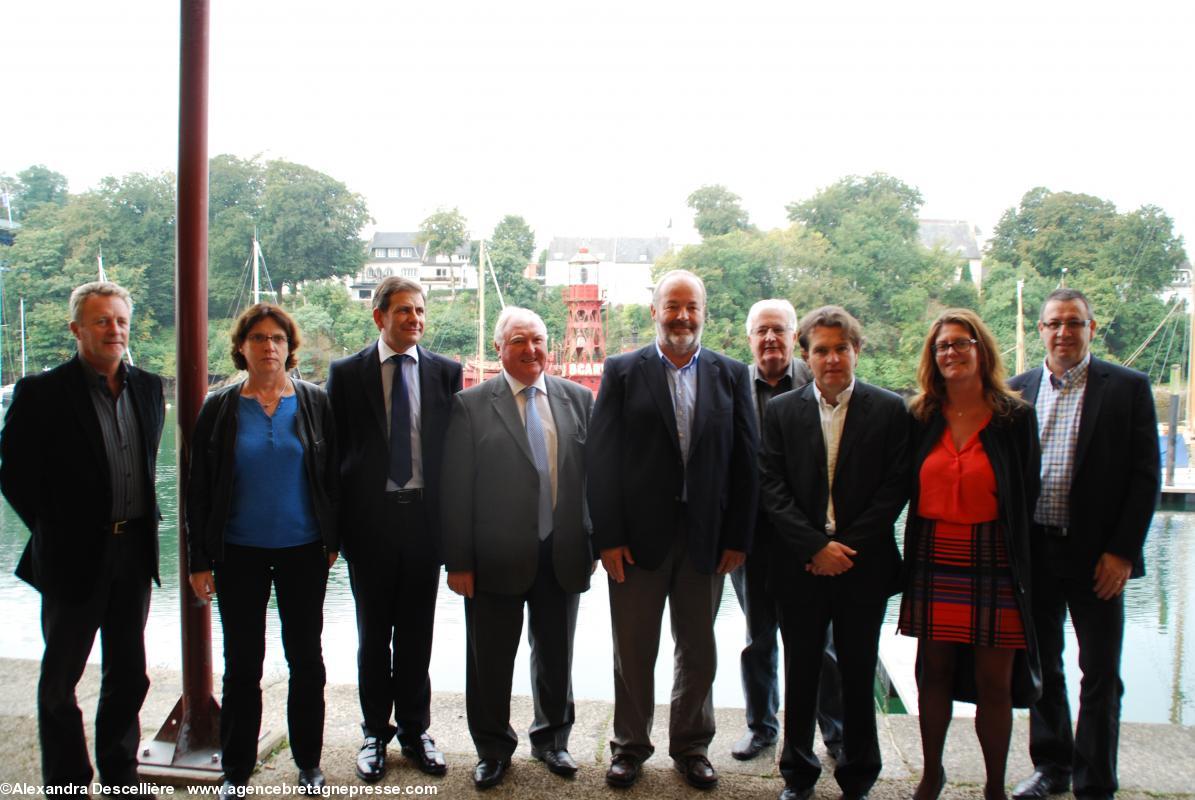 Les officiels partenaires... C.C.I, Conseil général, mairie de Douarnenez...