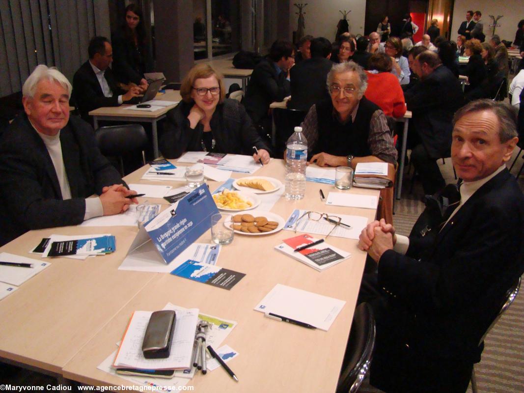 Bretagne 2030 Paris. Bernard-Pierre Lebeau à droite, M. Peigné oncle à gauche. Bretagne 2030 Paris. Bernard-Pierre Lebeau à droite, M. Peigné oncle à gauche.