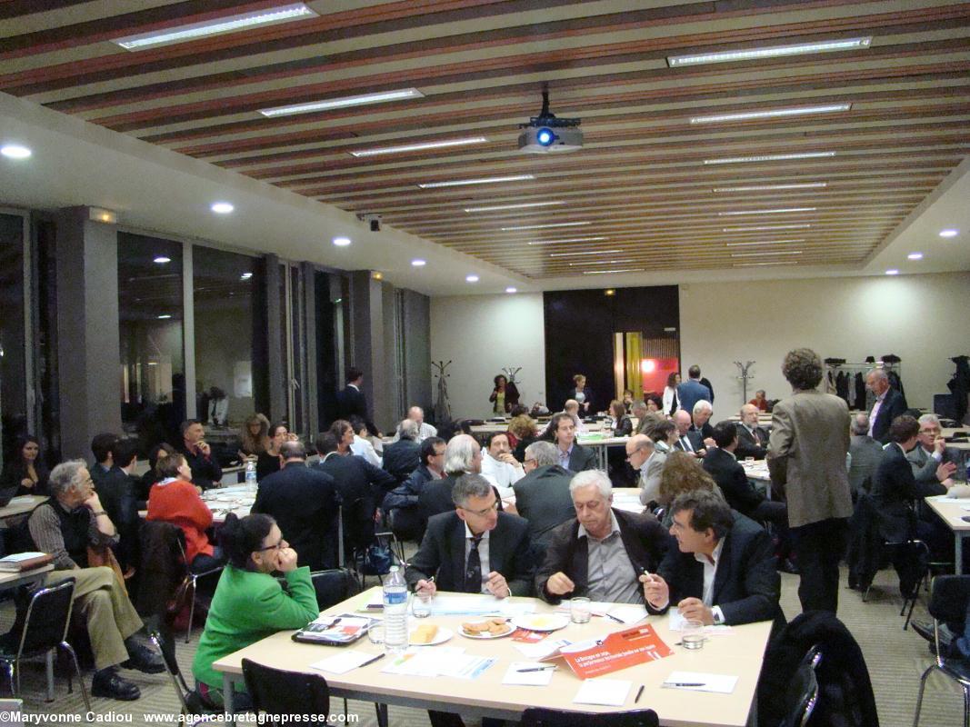 Bretagne 2030 Paris. Les tables se sont formées par thème. Philippe Chain au centre. Bretagne 2030 Paris. Les tables se sont formées par thème. Philippe Chain au centre.