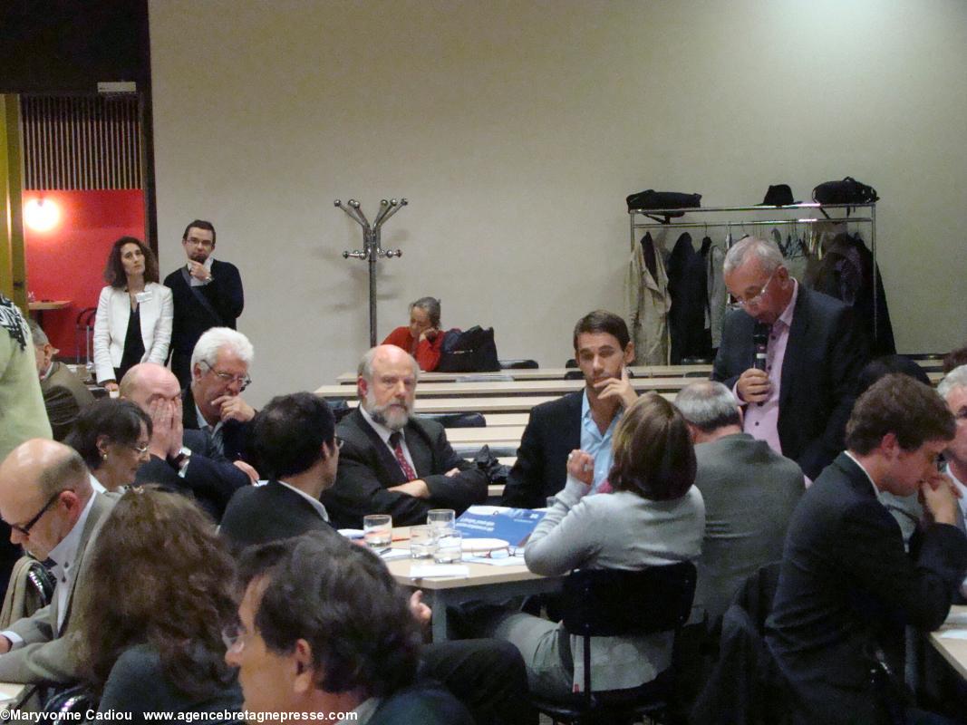 Bretagne 2030 Paris. Les tables se sont formées par thème. Bretagne 2030 Paris. Les tables se sont formées par thème.