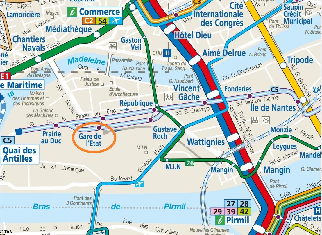 Localisation et lignes de trams et bus.