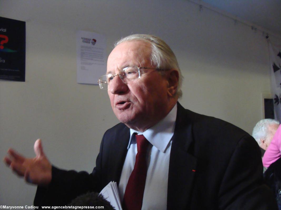 Patrick Mareschal en interview pour France 3 PDL ou France Bleu Loire Océan. AG 2013 de Bretagne Réunie. Patrick Mareschal en interview pour France 3 PDL ou France Bleu Loire Océan. AG 2013 de Bretagne Réunie.