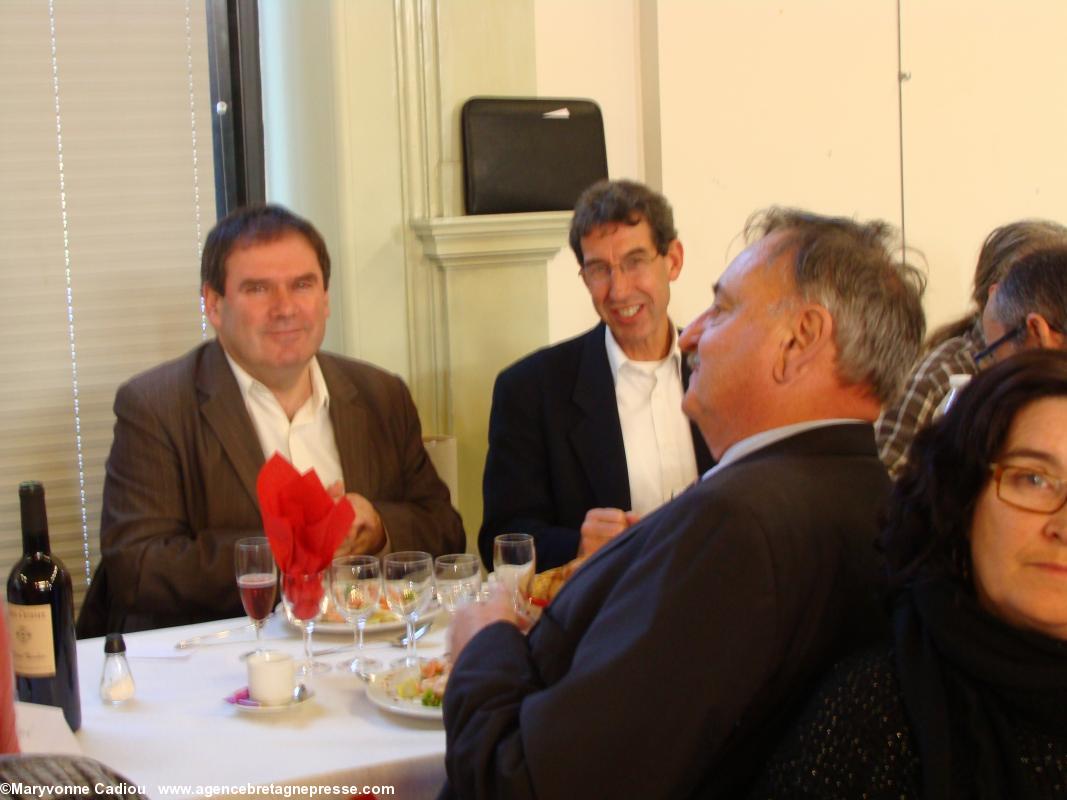 Pendant le repas avec Christian Troadec. AG 2013 de Bretagne Réunie. Pendant le repas avec Christian Troadec. AG 2013 de Bretagne Réunie.