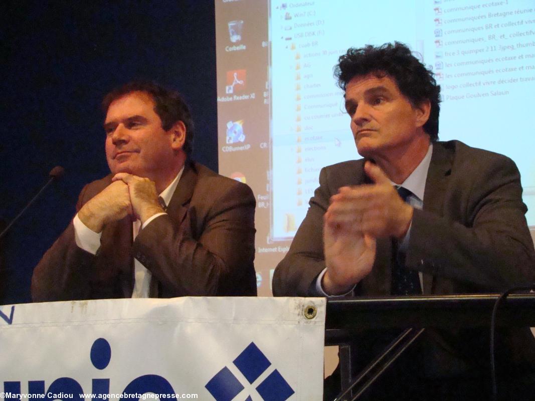 Paul Molac applaudit à une intervention dans le public. AG 2013 de Bretagne Réunie. Paul Molac applaudit à une intervention dans le public. AG 2013 de Bretagne Réunie.