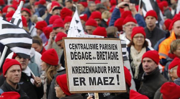 Un panneau de Bretagne Réunie, manifestation à Kemper le 2 novembre 2013. Photo sur le site slate.fr.