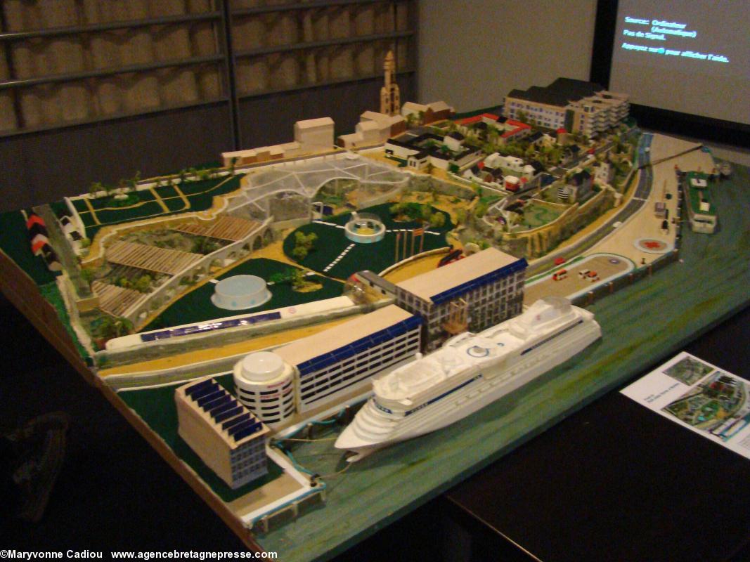 Maquette d'Yves Lainé. Le quartier de Chantenay de l'église Sainte-Anne jusqu'à la Loire. Un nouveau pôle maritime et fluvial pour Nantes ? Maquette d'Yves Lainé. Le quartier de Chantenay de l'église Sainte-Anne jusqu'à la Loire. Un nouveau pôle maritime et fluvial pour Nantes ?