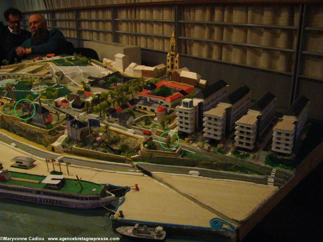 Maquette d'Yves Lainé. Deux drapeaux bretons. Voir dans la video les explications d'Yves Lainé. Un nouveau pôle maritime et fluvial pour Nantes ? Maquette d'Yves Lainé. Deux drapeaux bretons. Voir dans la video les explications d'Yves Lainé. Un nouveau pôle maritime et fluvial pour Nantes ?