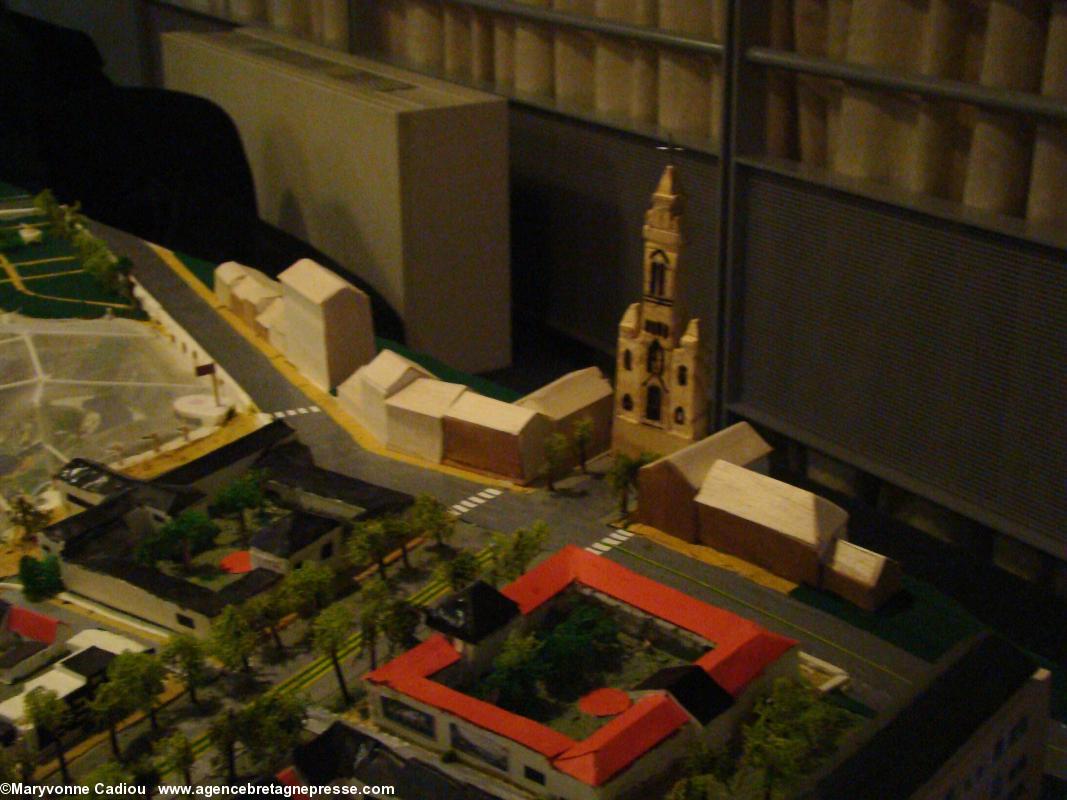 Maquette d'Yves Lainé. Gros plan en haut de Chantenay. Un nouveau pôle maritime et fluvial pour Nantes ? Maquette d'Yves Lainé. Gros plan en haut de Chantenay. Un nouveau pôle maritime et fluvial pour Nantes ?