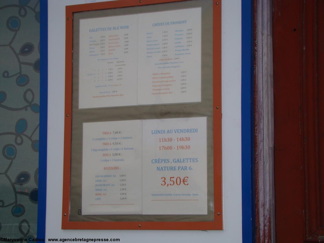 Boutique de vente de crêpes à emporter Krampouezh Naoned rue de l’Hermitage à Nantes. La carte. Boutique de vente de crêpes à emporter Krampouezh Naoned rue de l’Hermitage à Nantes. La carte.