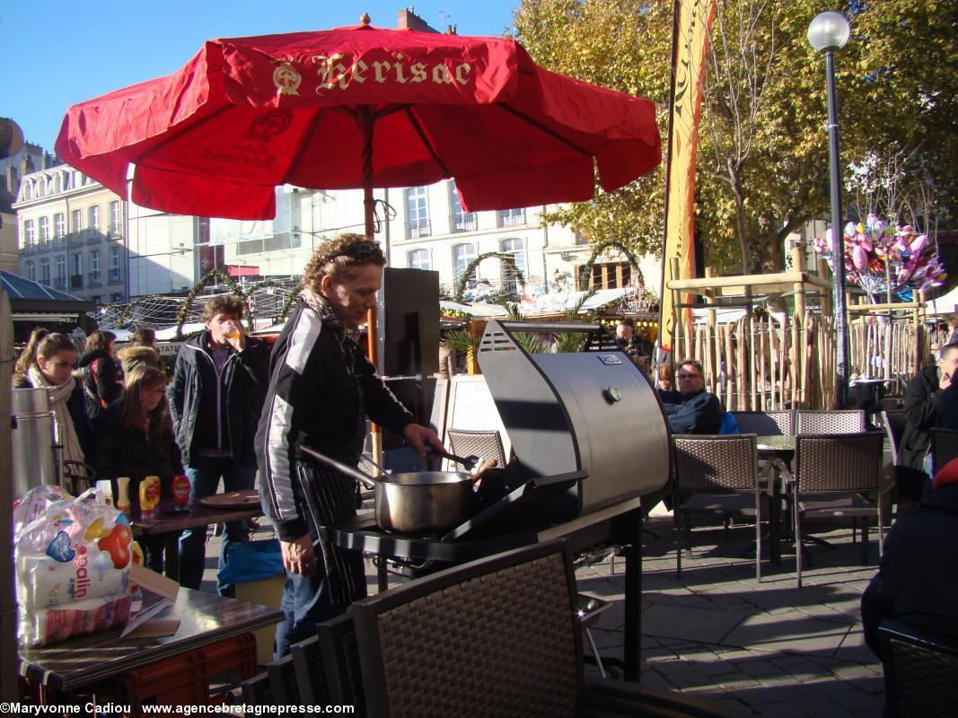 En terrasse de La Bourse, place du Commerce à Nantes, dimanche 7 à 13 h. En terrasse de La Bourse, place du Commerce à Nantes, dimanche 7 à 13 h.