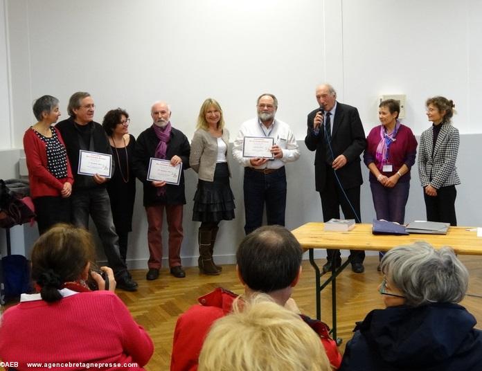 De g. à dr. Muriel Jourda maire de Port-Louis, Alain Leninèze 2e place Grand Prix AEB, Marivane Dushabajonq membre du jury, Michel Demars 3e place Grand Prix AEB, Éveline Thomer membre du jury, Michel Philippo lauréat Grand Prix AEB, Michel Priziac président AEB, Marilyse Leroux membre du jury, Patricia Guillemain présidente du jury. De g. à dr. Muriel Jourda maire de Port-Louis, Alain Leninèze 2e place Grand Prix AEB, Marivane Dushabajonq membre du jury, Michel Demars 3e place Grand Prix AEB, Éveline Thomer membre du jury, Michel Philippo lauréat Grand Prix AEB, Michel Priziac président AEB, Marilyse Leroux membre du jury, Patricia Guillemain présidente du jury.