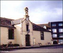 La salle des fêtes de Locmalo. Ph. site de Port-Louis. La salle des fêtes de Locmalo. Ph. site de Port-Louis.
