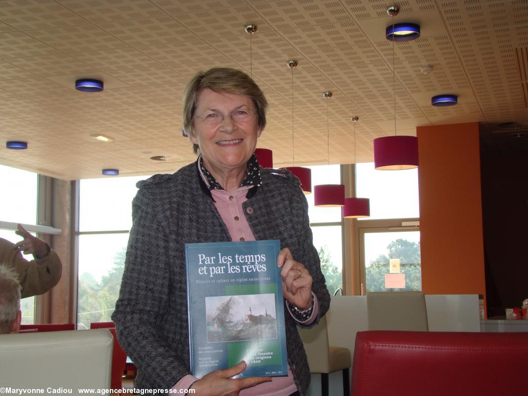Marie Rouzeau présente le n° 1 de <i>Par les temps et par les rêves</i>. La revue d’Histoire et Culture de la Région Nazairienne (HCRN). Oct 2011.