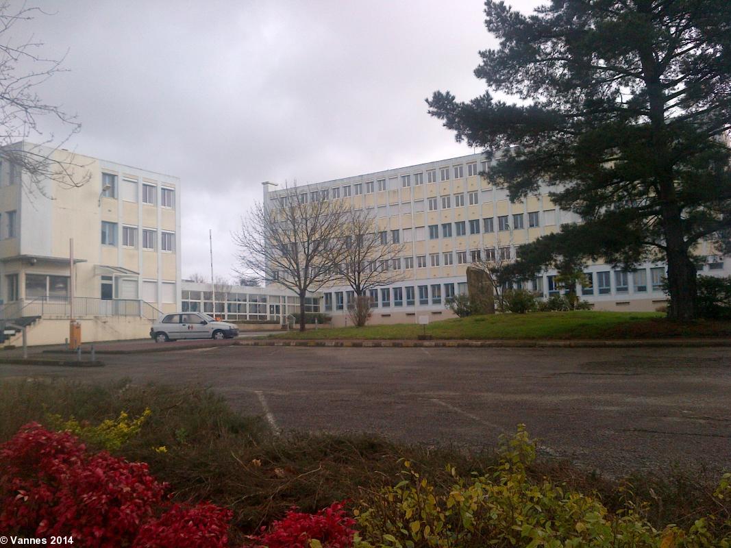 L'ex-école de Police (sous l'impulsion de Raymond Marcellin) deviendra le collège Diwan