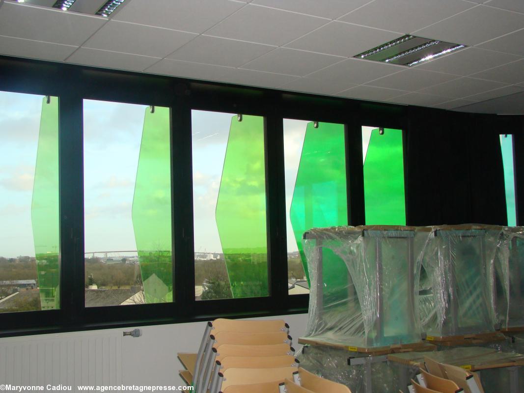 Le pont de Cheviré à l’horizon. Collège Anne de Bretagne. Saint-Herblain. Le pont de Cheviré à l’horizon. Collège Anne de Bretagne. Saint-Herblain.