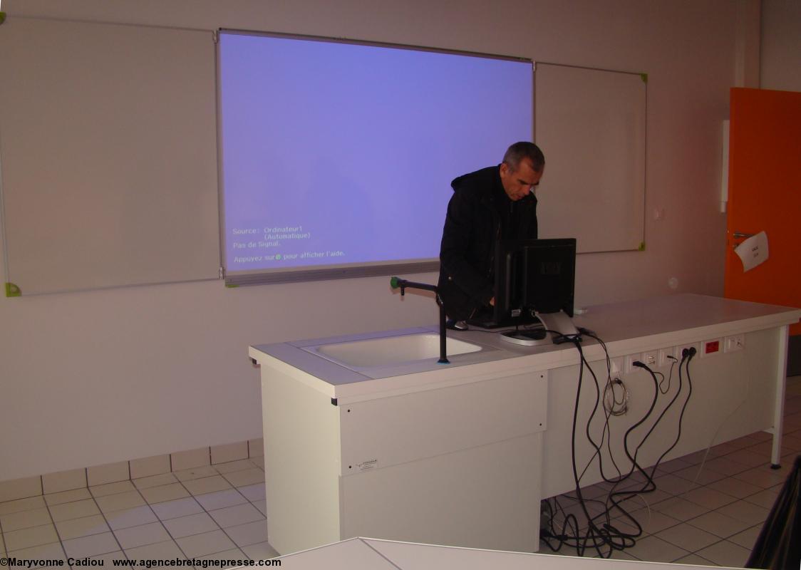 Bureau du laboratoire de sciences de trente places. Collège Anne de Bretagne. Saint-Herblain. Bureau du laboratoire de sciences de trente places. Collège Anne de Bretagne. Saint-Herblain.