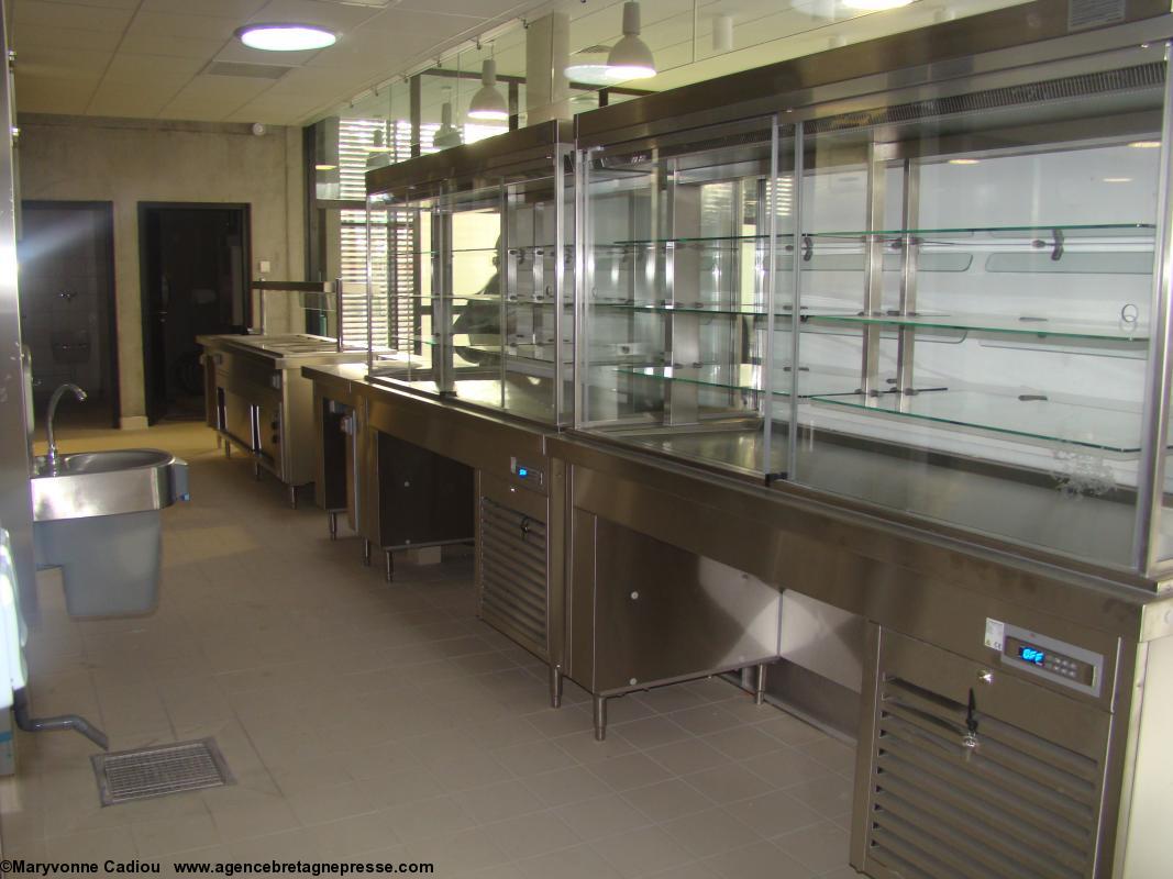 Cuisine pour près de 400 repas quotidiens. Collège Anne de Bretagne. Saint-Herblain. Cuisine pour près de 400 repas quotidiens. Collège Anne de Bretagne. Saint-Herblain.