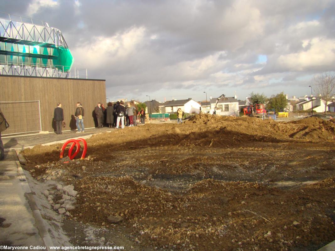Les espaces verts en cours d’aménagement au sud. Collège Anne de Bretagne. Saint-Herblain. Les espaces verts en cours d’aménagement au sud. Collège Anne de Bretagne. Saint-Herblain.