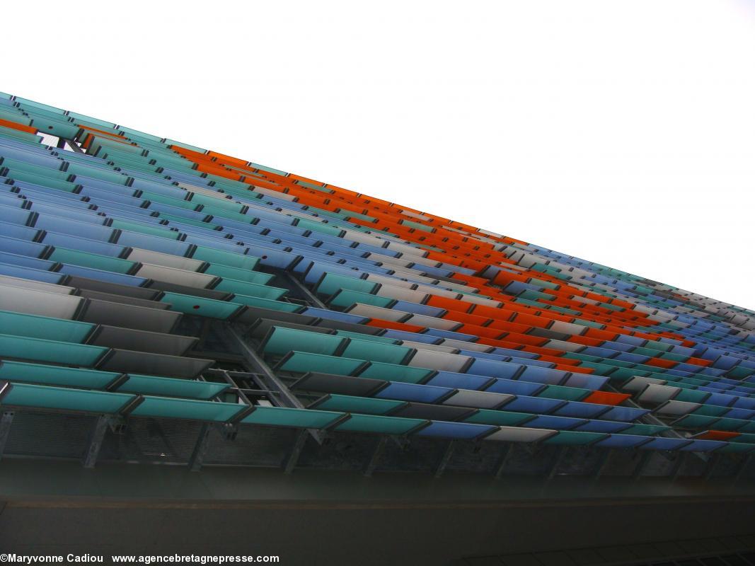Pour mémoire réalisation à Nantes de Philippe Gazeau. Maison des Sciences de l’homme. Près de l’ancien stade Marcel Saupin. Ph. 18 février 2009. Pour mémoire réalisation à Nantes de Philippe Gazeau. Maison des Sciences de l’homme. Près de l’ancien stade Marcel Saupin. Ph. 18 février 2009.