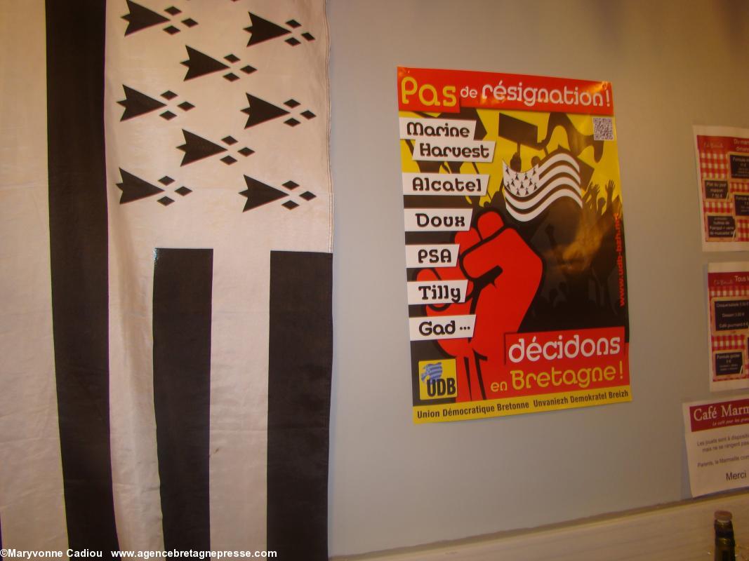 Les membres de l'UDB ont planté leur décor dans le café <i>Marmaille</i> de Sylvain Royer.