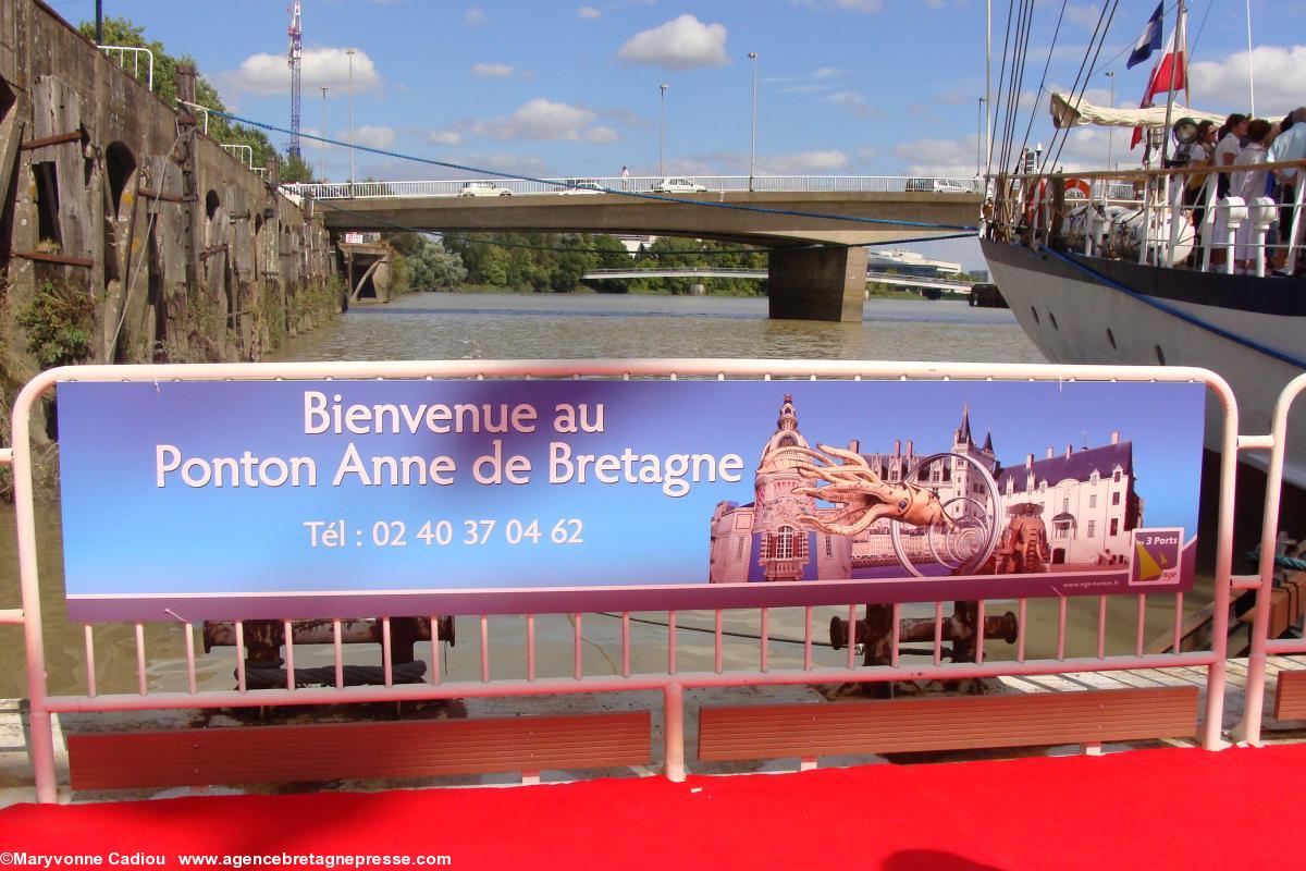 Mais Anne de Bretagne n’a plus son ponton (photo du 19 août 2010). Mais Anne de Bretagne n’a plus son ponton (photo du 19 août 2010).