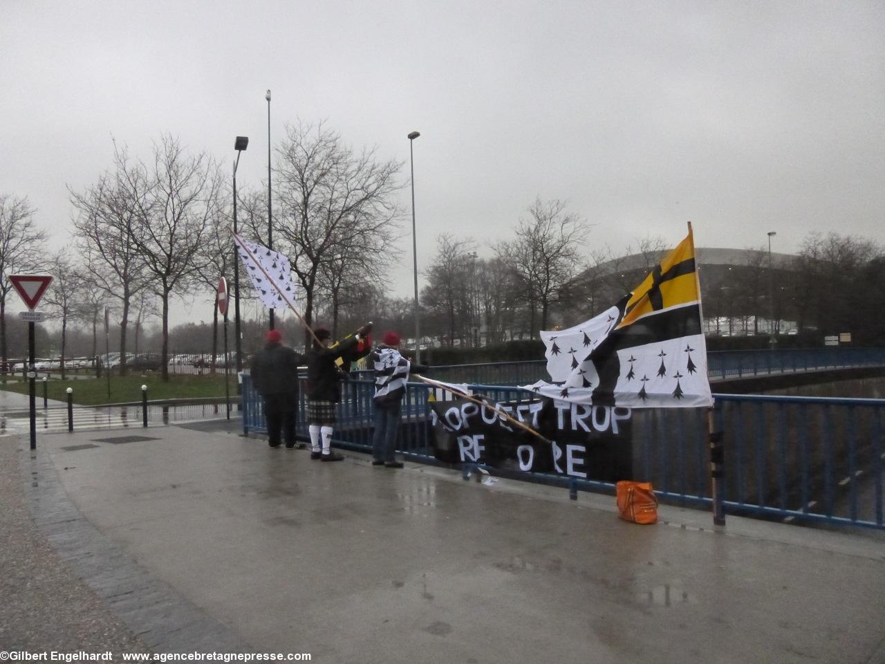 Bonnets Rouges <i>À chacun son pont</i>. Nantes 5 janvier 2014.