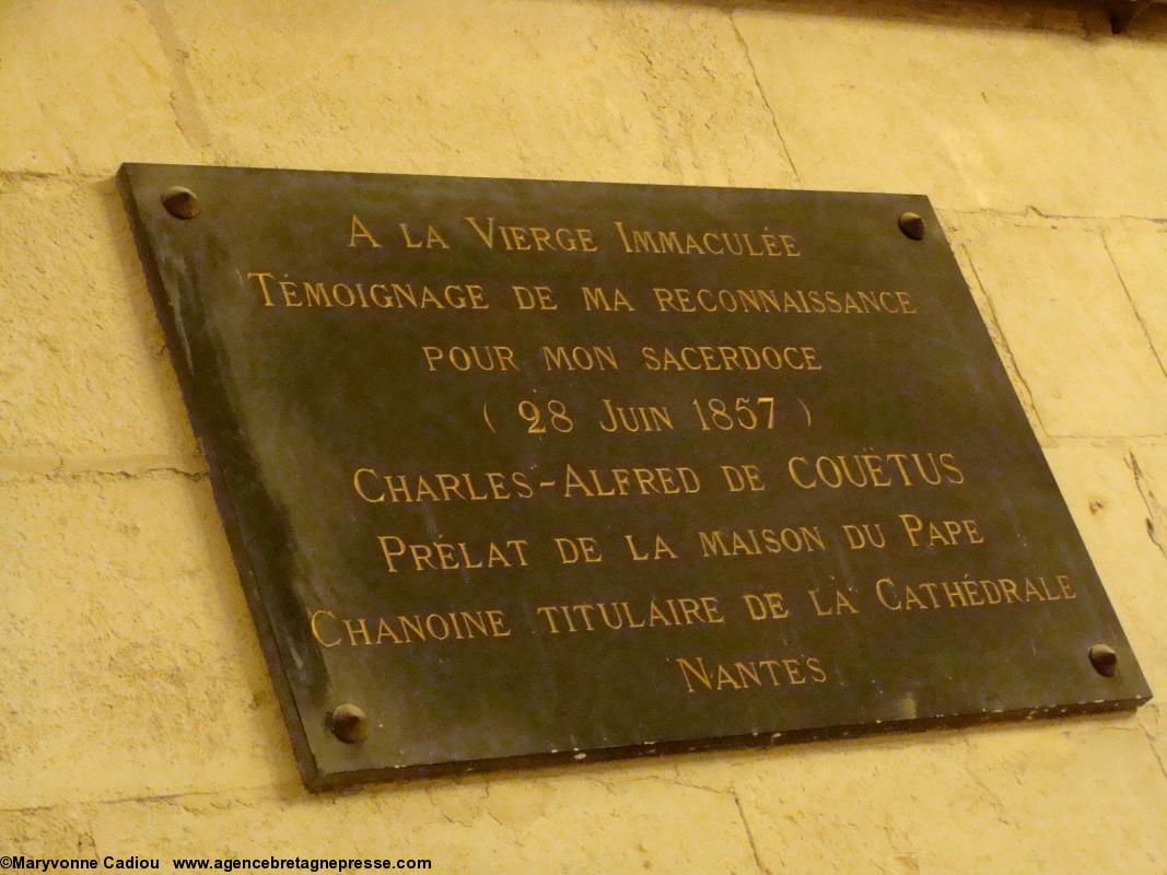 Plaque de Charles-Alfred de Couëtus. Chapelle de l'Immaculée. Nantes. Plaque de Charles-Alfred de Couëtus. Chapelle de l'Immaculée. Nantes.
