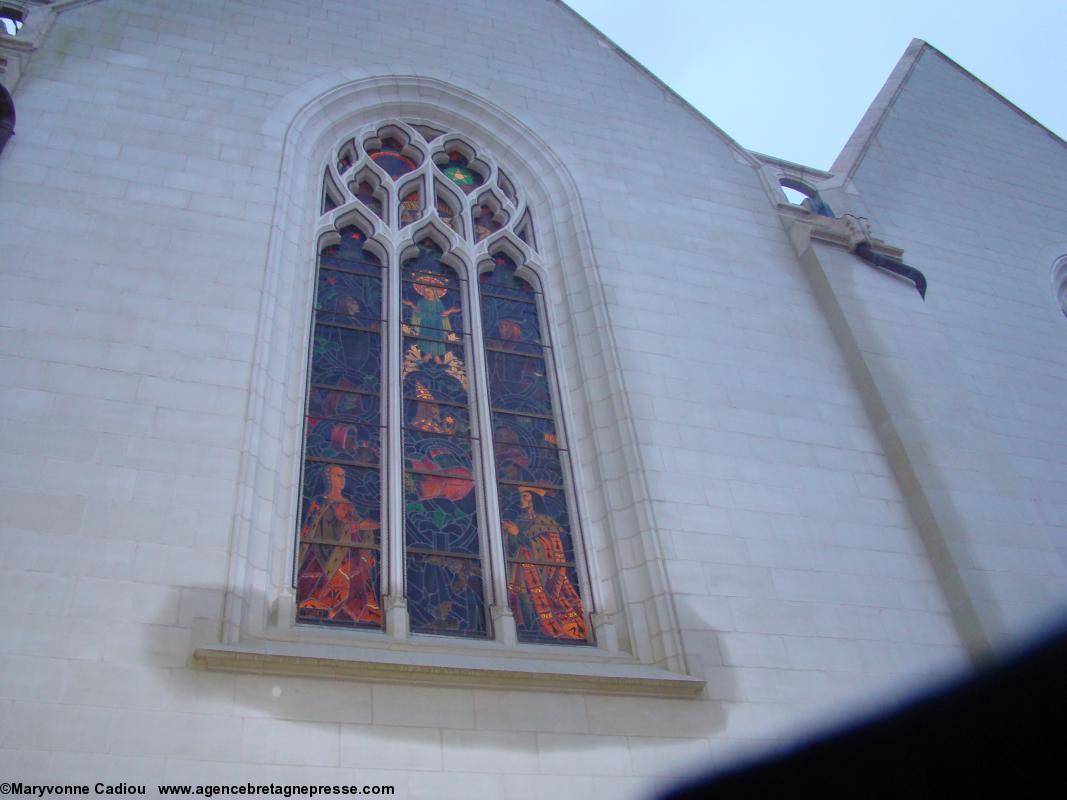 Vitrail collatéral sud de l'Arbre de Jessé. Chapelle de l'Immaculée. Nantes. Vitrail collatéral sud de l'Arbre de Jessé. Chapelle de l'Immaculée. Nantes.