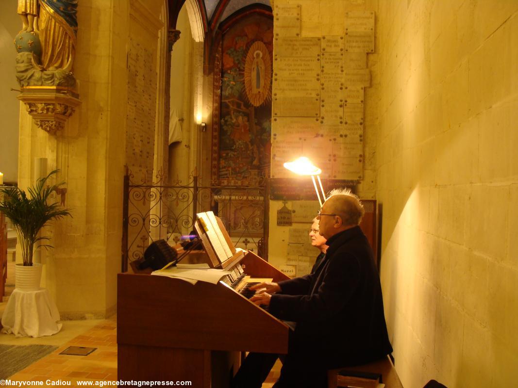 Gabriel Niel organiste de la cathédrale et de la chapelle de l'Immaculée. Messe à Anne de Bretagne. Nantes. Gabriel Niel organiste de la cathédrale et de la chapelle de l'Immaculée. Messe à Anne de Bretagne. Nantes.