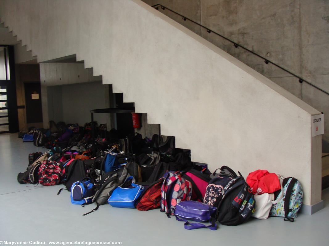 L'heure du déjeuner au nouveau collège Anne de Bretagne Saint-Herblain. L'heure du déjeuner au nouveau collège Anne de Bretagne Saint-Herblain.