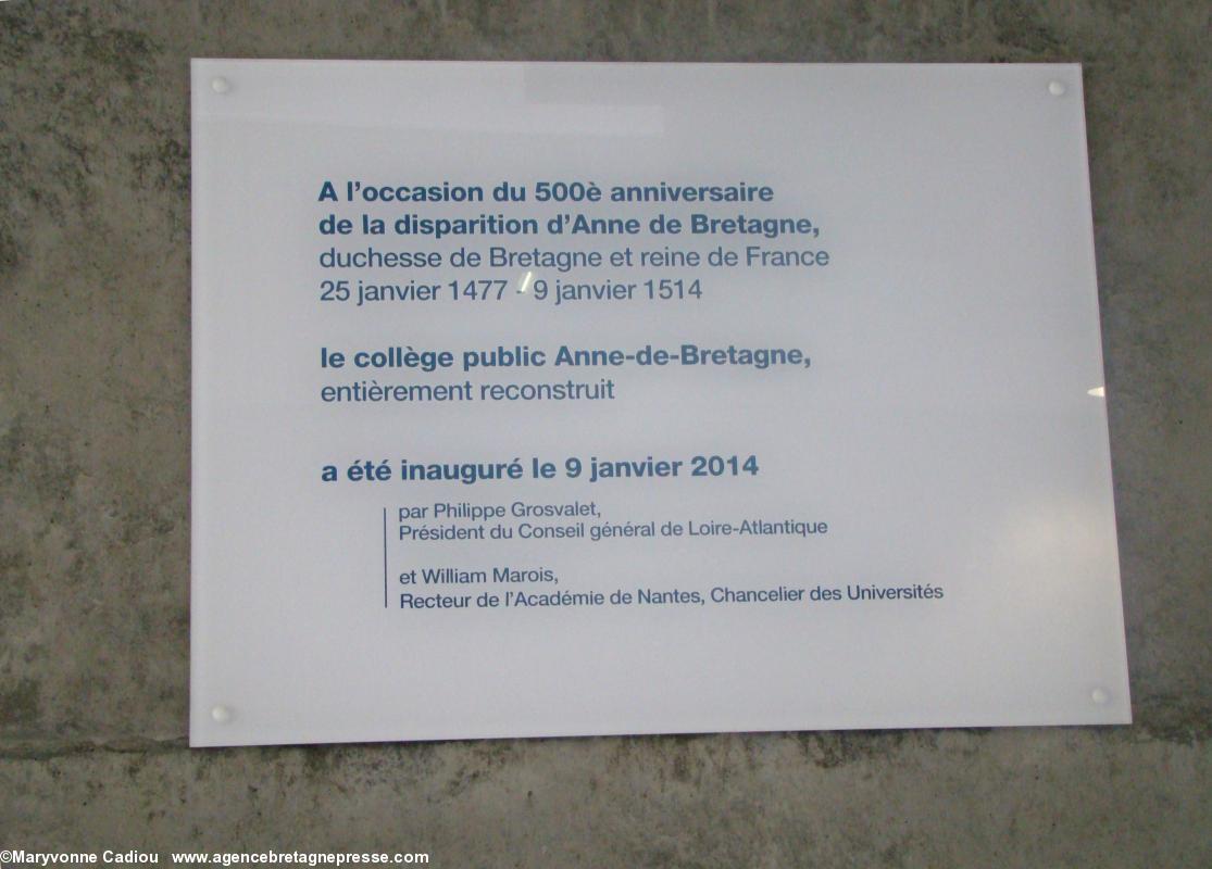 La plaque à Anne de Bretagne a été posée dans le hall. Collège Anne de Bretagne Saint-Herblain. La plaque à Anne de Bretagne a été posée dans le hall. Collège Anne de Bretagne Saint-Herblain.