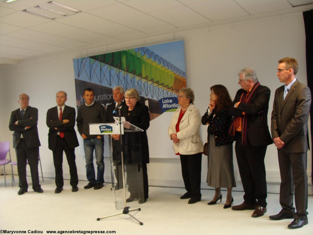 Inauguration du collège Anne de Bretagne Saint-Herblain. De g. à dr. Bernard Gagnet, Michel Ménard, Adrien Hardy, Philippe Grosvalet, Maryvonne Fournier, Mireille Martin, Catherine Benoit-Mervant, William Marois, Emmanuel Pierre. Inauguration du collège Anne de Bretagne Saint-Herblain. De g. à dr. Bernard Gagnet, Michel Ménard, Adrien Hardy, Philippe Grosvalet, Maryvonne Fournier, Mireille Martin, Catherine Benoit-Mervant, William Marois, Emmanuel Pierre.