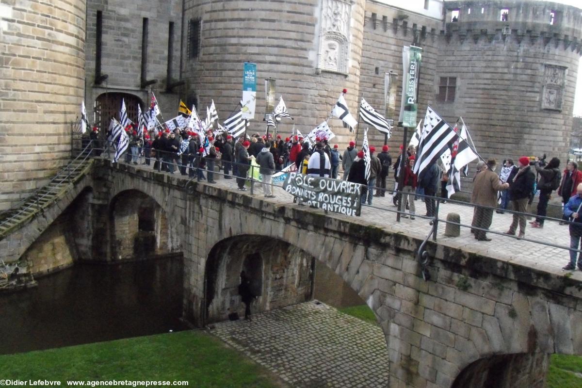 Le Château aux portes closes. Le Château aux portes closes.