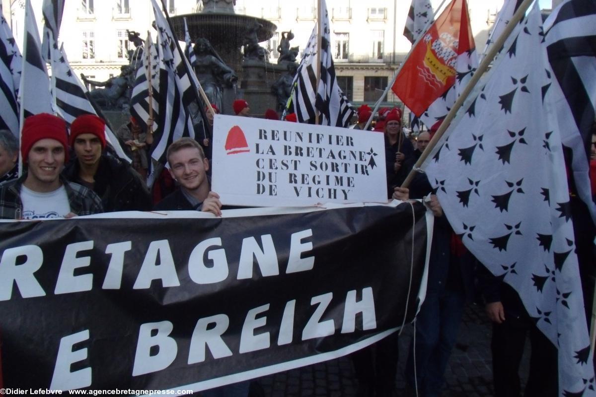 Réunifier la Bretagne, c'est sortir de Vichy. Réunifier la Bretagne, c'est sortir de Vichy.