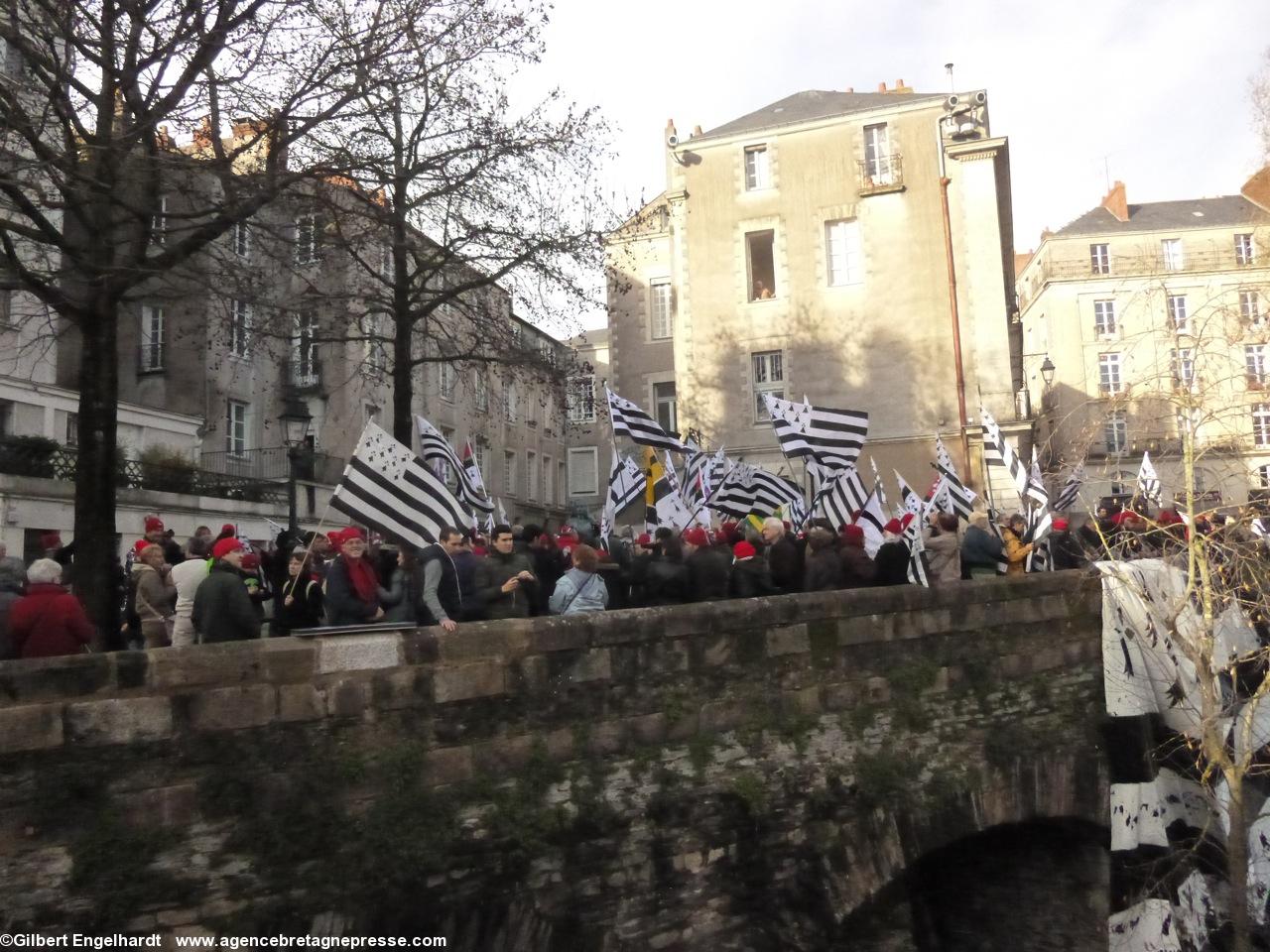 Vient le moment de fêter l'anniversaire de la duchesse Anne. Vient le moment de fêter l'anniversaire de la duchesse Anne.