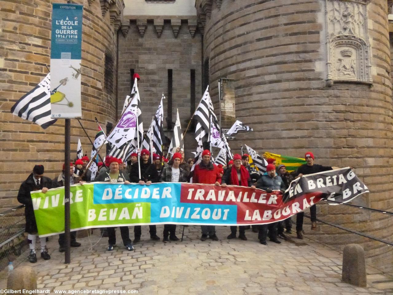 Une dernière pose avant d'aller place Royale. Une dernière pose avant d'aller place Royale.