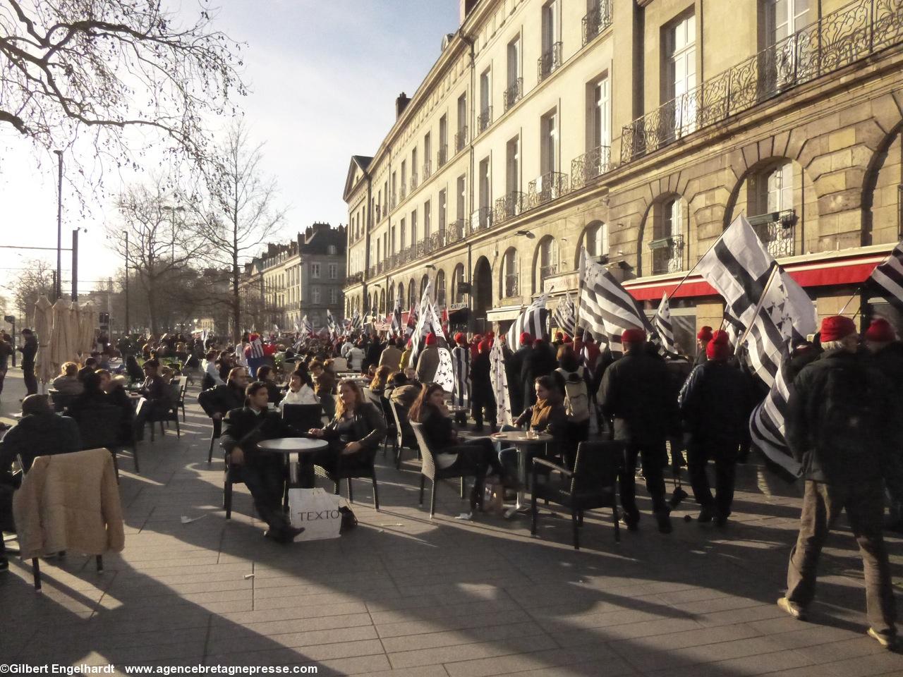 En empruntant le cours John Kennedy. En empruntant le cours John Kennedy.