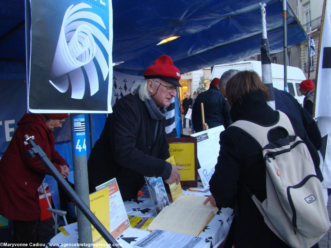 Yannick Baron et madame très actifs sur le Cahier de Doléances pour Breizh Impacte. Yannick Baron et madame très actifs sur le Cahier de Doléances pour Breizh Impacte.