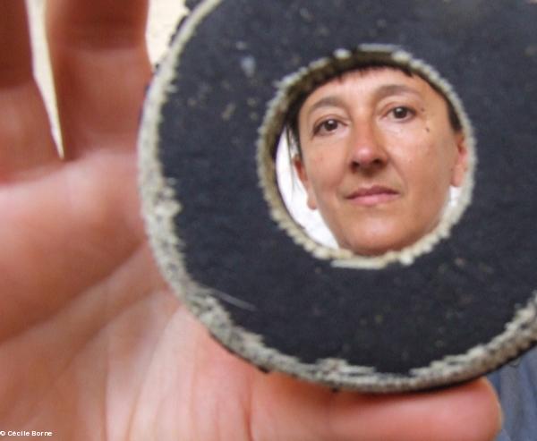 Cécile Borne du collectif Aziliz Dañs en résidence à Pont-Scorff de janvier à mai 2014 pour le projet "L'Etoffe des femmes."