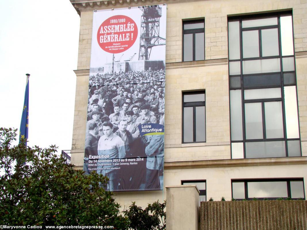 Histoire du syndicalisme ouvrier en Basse-Loire. Exposition à l'Hôtel du Département. Grande affiche extérieure. Histoire du syndicalisme ouvrier en Basse-Loire. Exposition à l'Hôtel du Département. Grande affiche extérieure.