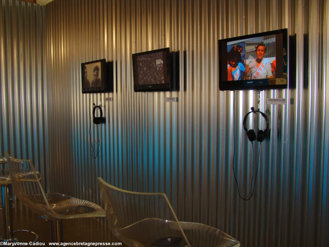 Le salon de visualisation des films de la cinémathèque de Bretagne. Histoire du syndicalisme ouvrier en Basse-Loire. Exposition à l'Hôtel du Département. Le salon de visualisation des films de la cinémathèque de Bretagne. Histoire du syndicalisme ouvrier en Basse-Loire. Exposition à l'Hôtel du Département.