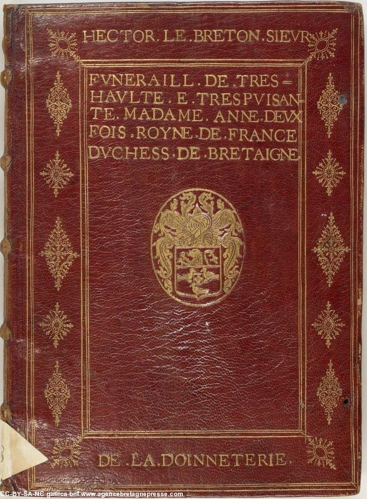 Plat supérieur du manuscrit enluminé du <i>Récit des funérailles d'Anne de Bretagne, par Pierre Choque, dit Bretaigne, son héraut d'armes</i>. Parchemin. 66 feuillets. Reliure maroquin rouge, aux armes et devises d'Hector Le Breton, sieur de la Doinneterie. BnF, Ms 25158. Plat supérieur du manuscrit enluminé du <i>Récit des funérailles d'Anne de Bretagne, par Pierre Choque, dit Bretaigne, son héraut d'armes</i>. Parchemin. 66 feuillets. Reliure maroquin rouge, aux armes et devises d'Hector Le Breton, sieur de la Doinneterie. BnF, Ms 25158.