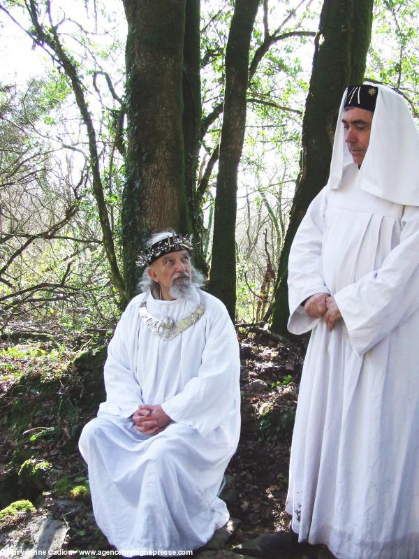 Gwenc'hlan, former Grand Druid (1929-2008) and Per-Vari Kerloc'h, Druid Morgan at Sant-Kaduan in Brasparts, Feb. 2007.