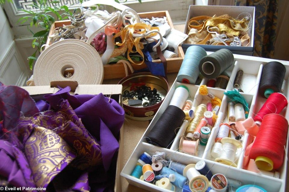 Atelier d'“Éveil et Patrimoine” 5 rue Voltaire à Nantes. Des matériaux. Atelier d'“Éveil et Patrimoine” 5 rue Voltaire à Nantes. Des matériaux.