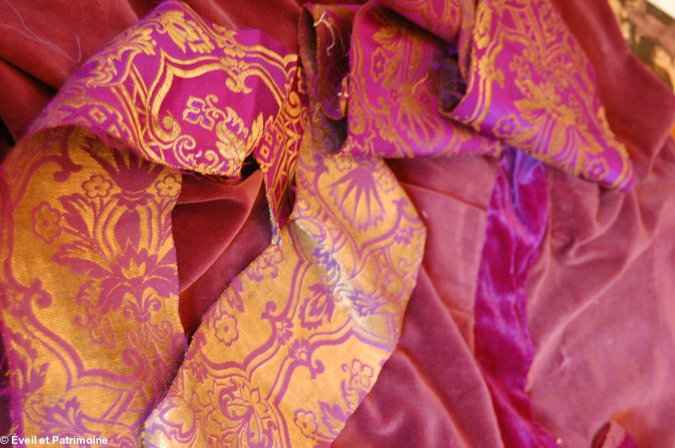 Atelier d'“Éveil et Patrimoine” 5 rue Voltaire à Nantes. Des matériaux. Atelier d'“Éveil et Patrimoine” 5 rue Voltaire à Nantes. Des matériaux.