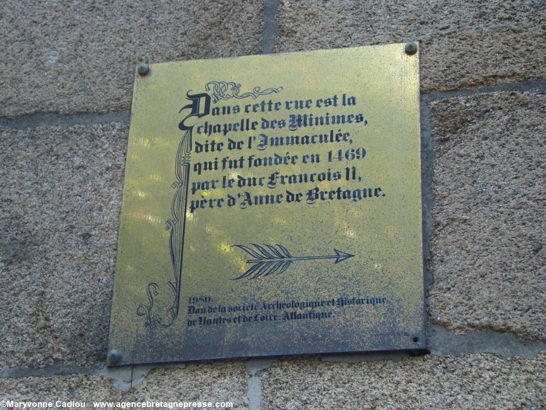 Plaque historique posée en 1980 par la Société historique et archéologique de Nantes et de la Loire-Atlantique. Chapelle des Minimes puis de l'Immaculée, fondée en 1469 par François II. Plaque historique posée en 1980 par la Société historique et archéologique de Nantes et de la Loire-Atlantique. Chapelle des Minimes puis de l'Immaculée, fondée en 1469 par François II.