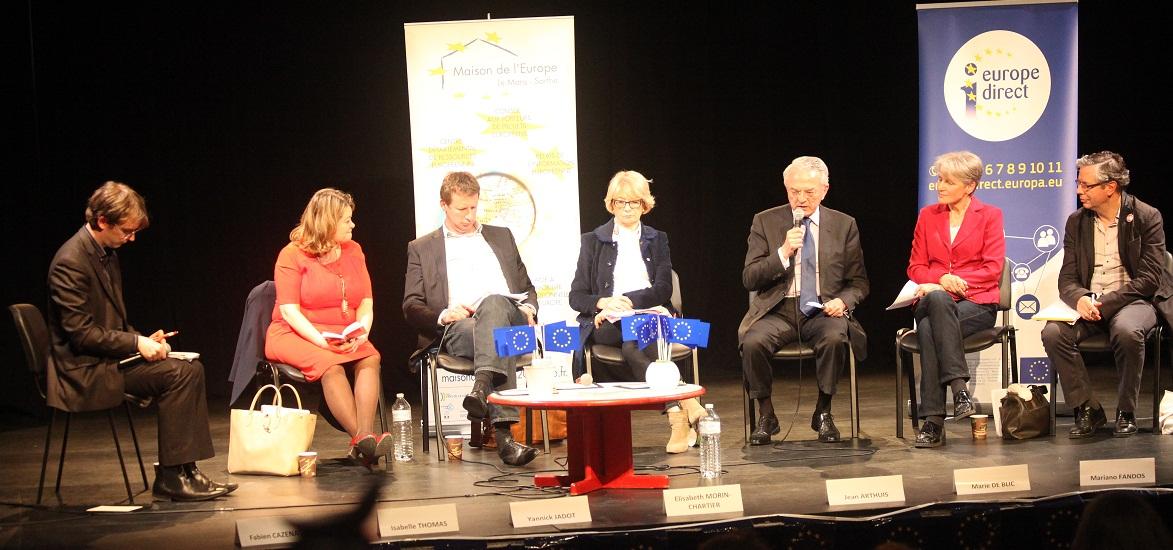 Marie de Blic (à dr) à la tribune