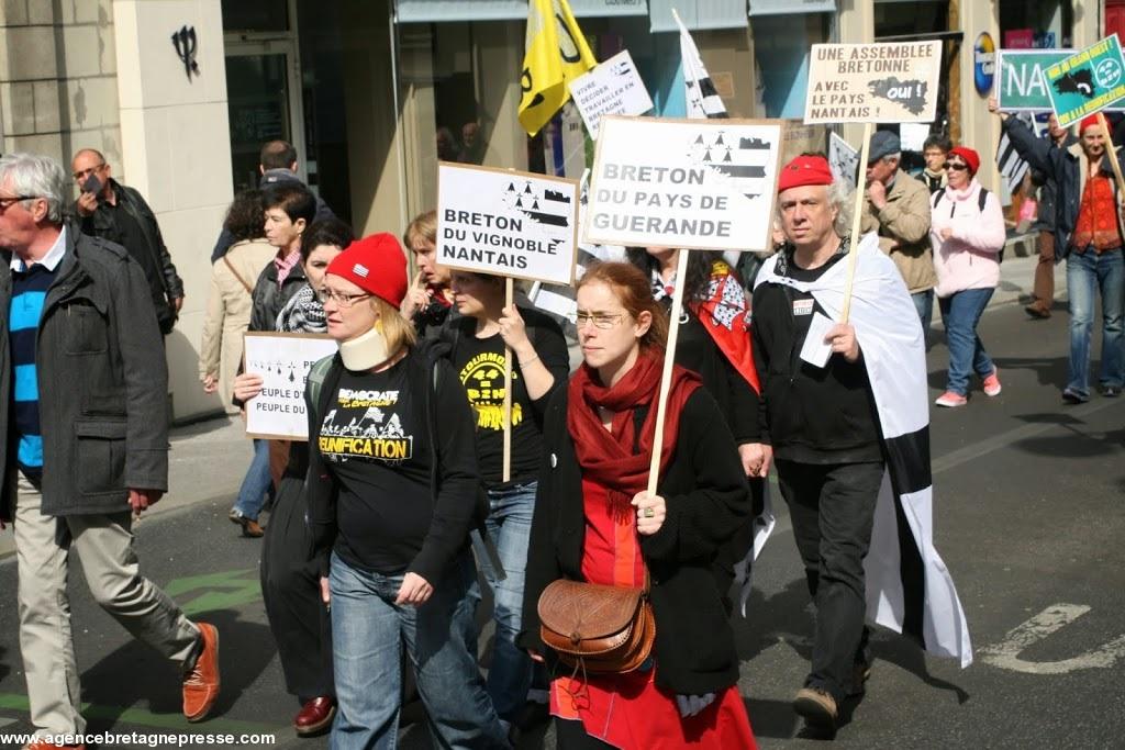 Nantes 19-04-14 Manifestation pour la réunification Nantes 19-04-14 Manifestation pour la réunification